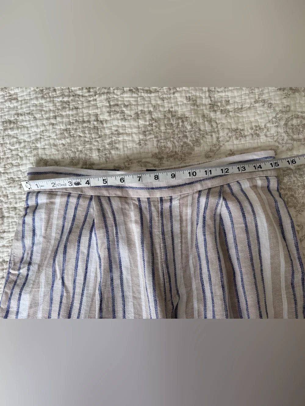Banana Republic Beige and Blue Striped wide pants, SP 🦋